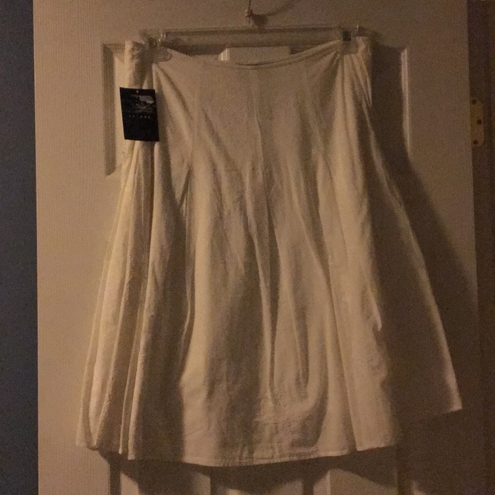 Axcess Liz Claiborne white skirt